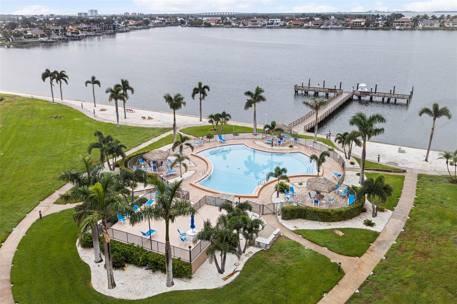 Building 3/pool and dock