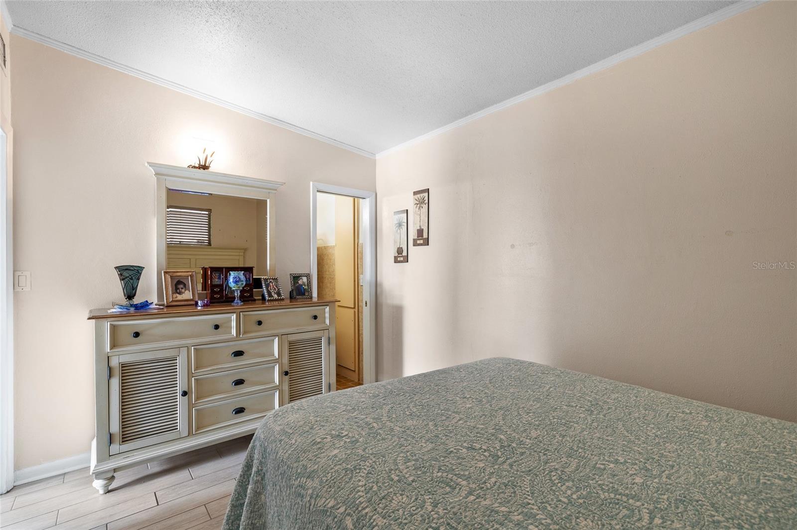 Bedroom 1/Primary bedroom - with ensuite bathroom