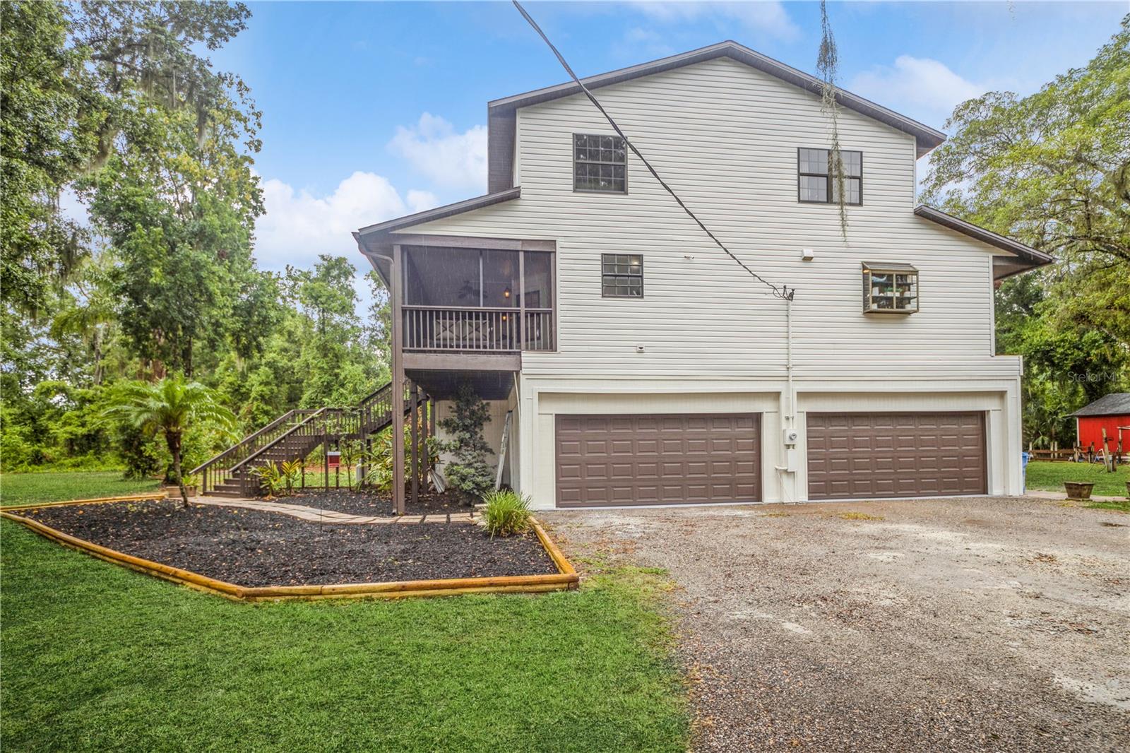 Expansive driveway