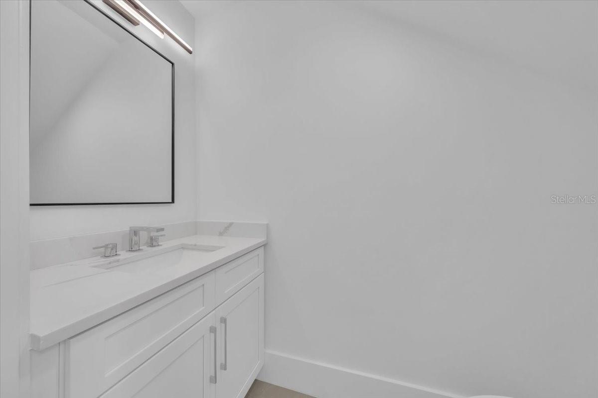 1/2 guest bath