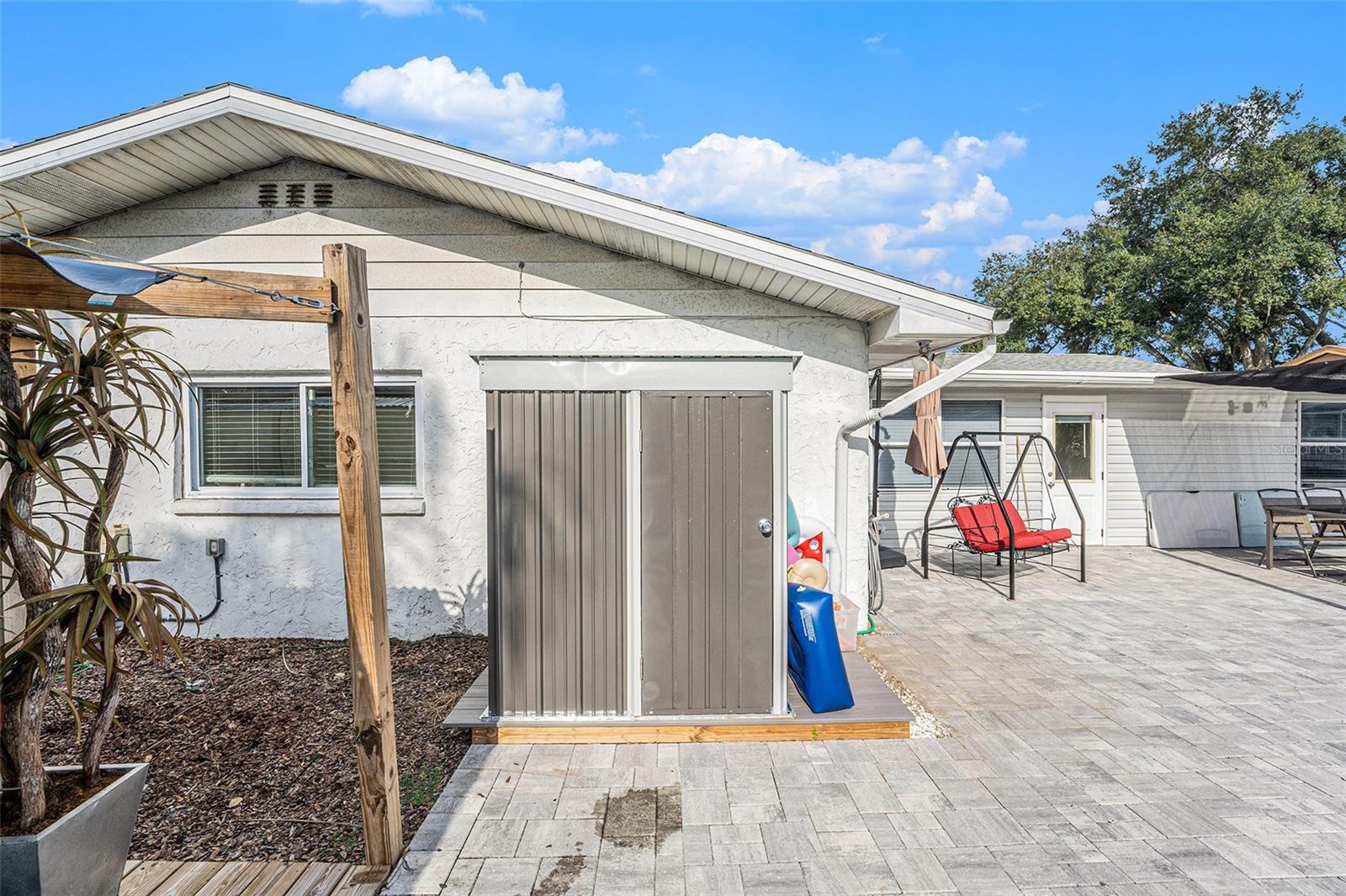 3512 Yale Circle, Riverview Fl 33578 - patio