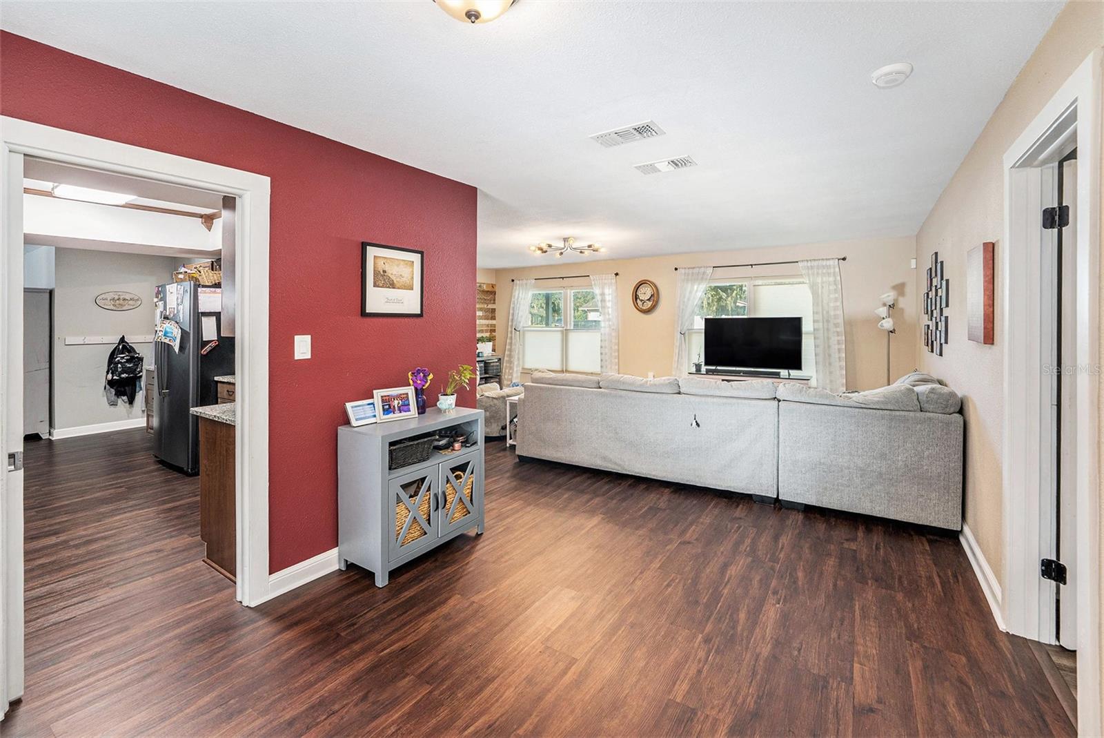 3512 Yale Circle, Riverview Fl 33578 - Living Room