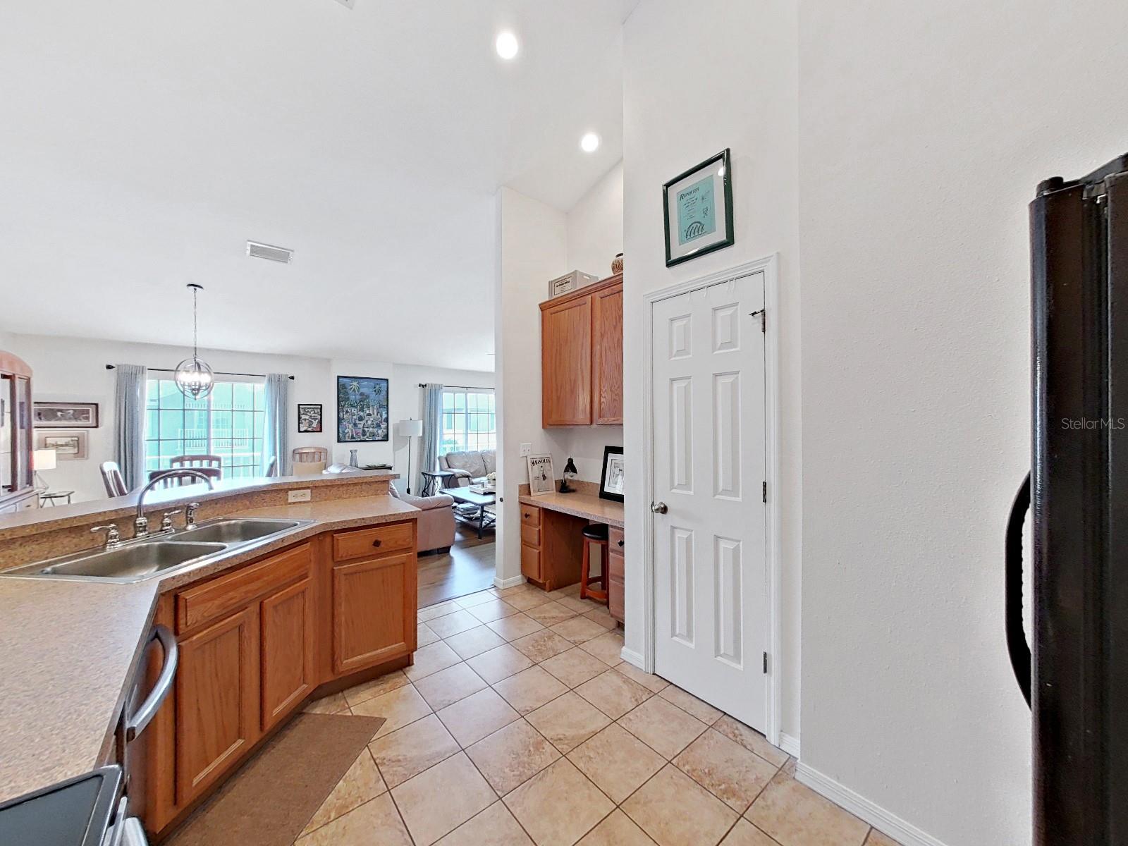 Lots of Cabinets!