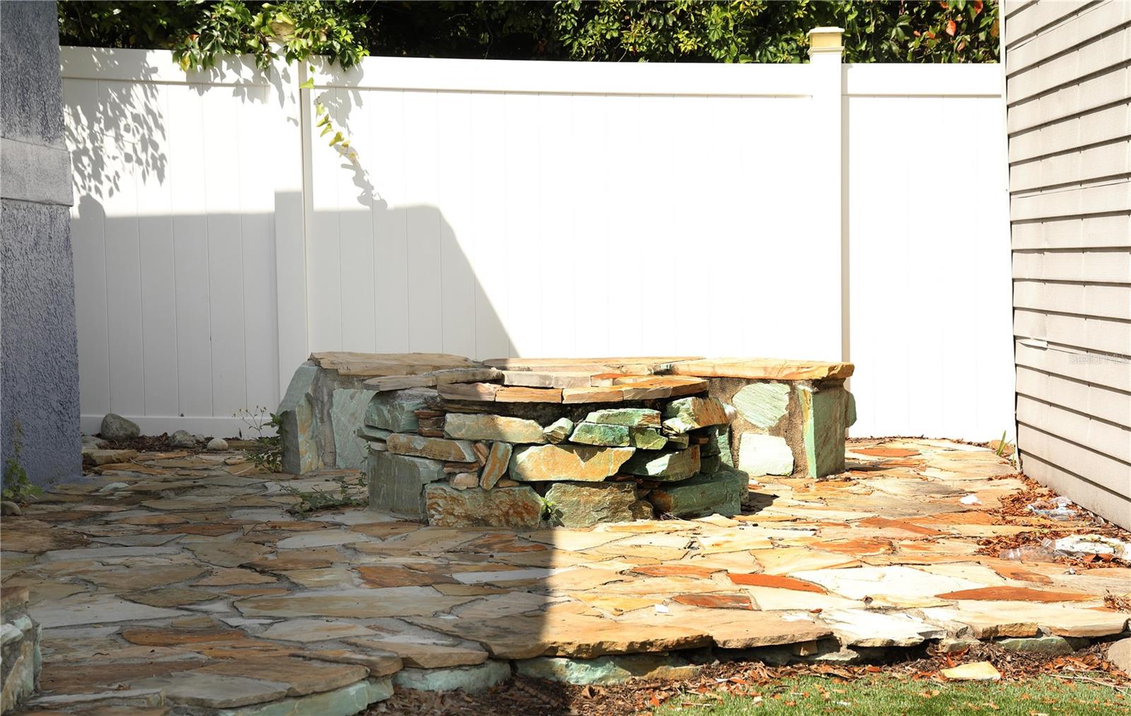 Firepit w/built in seating