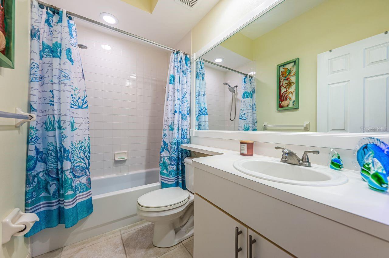 Spacious guest bath with neutral finishes.