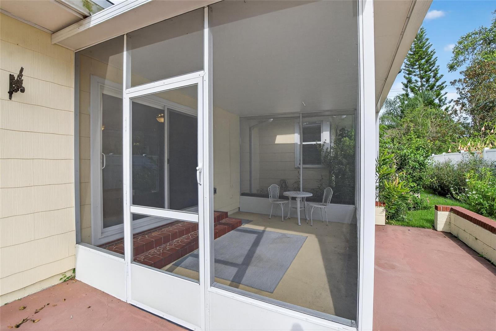 SCREENED LANAI