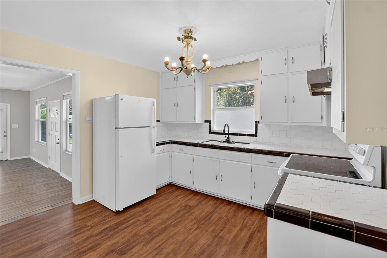 FAMILY ROOM TO KITCHEN