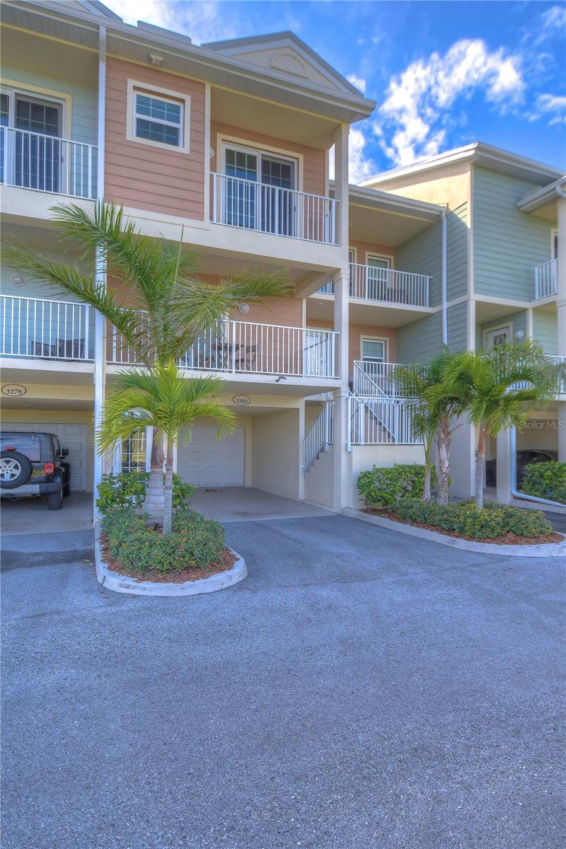 Beautiful townhouse in Ruskin!