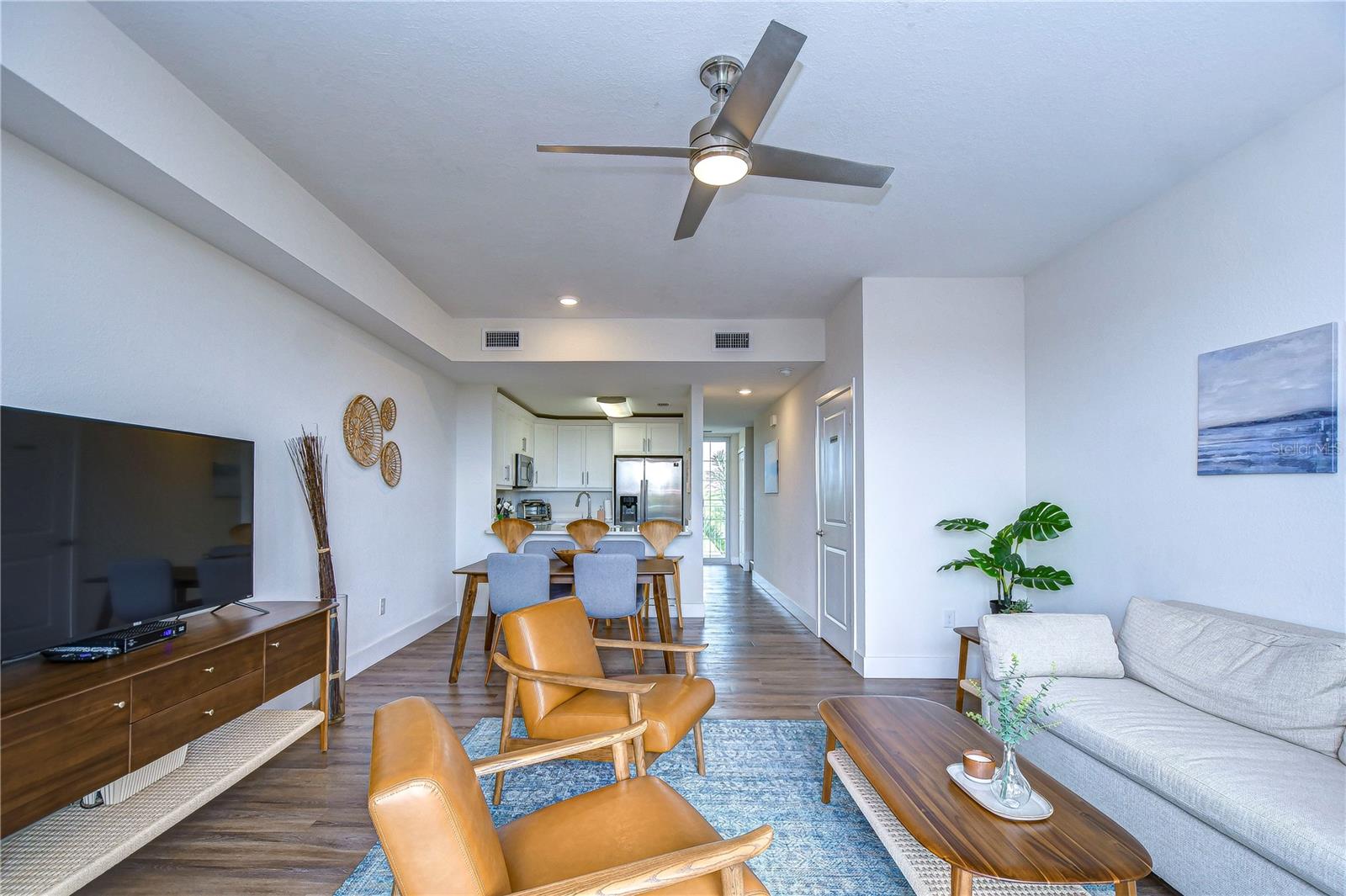 Open floor plan!