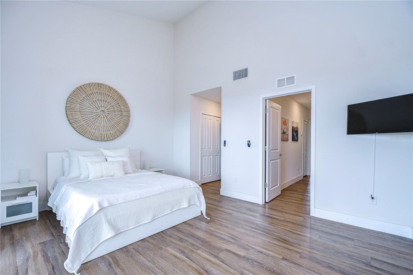 Vaulted ceilings!