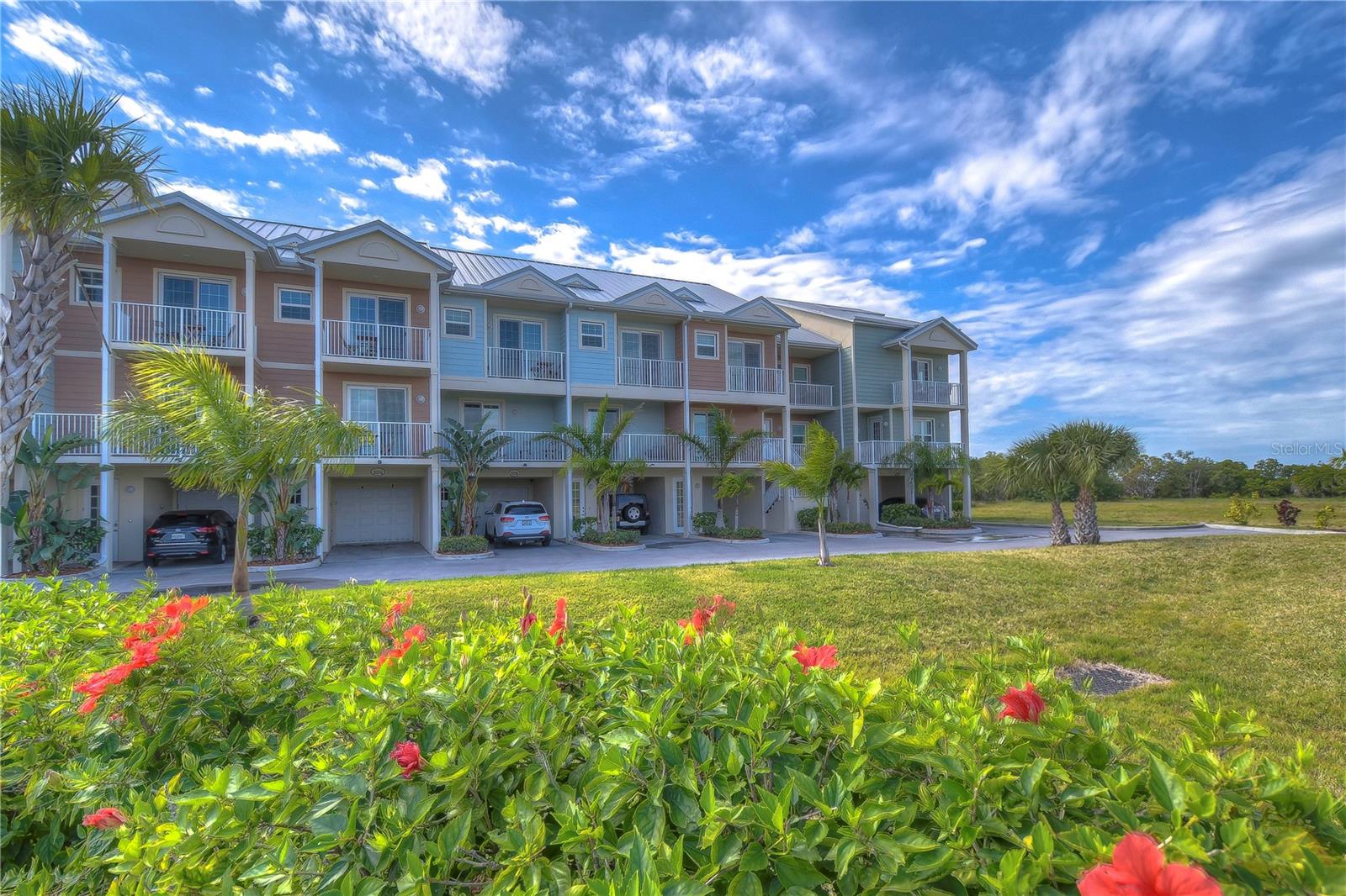 Tropical curb appeal!