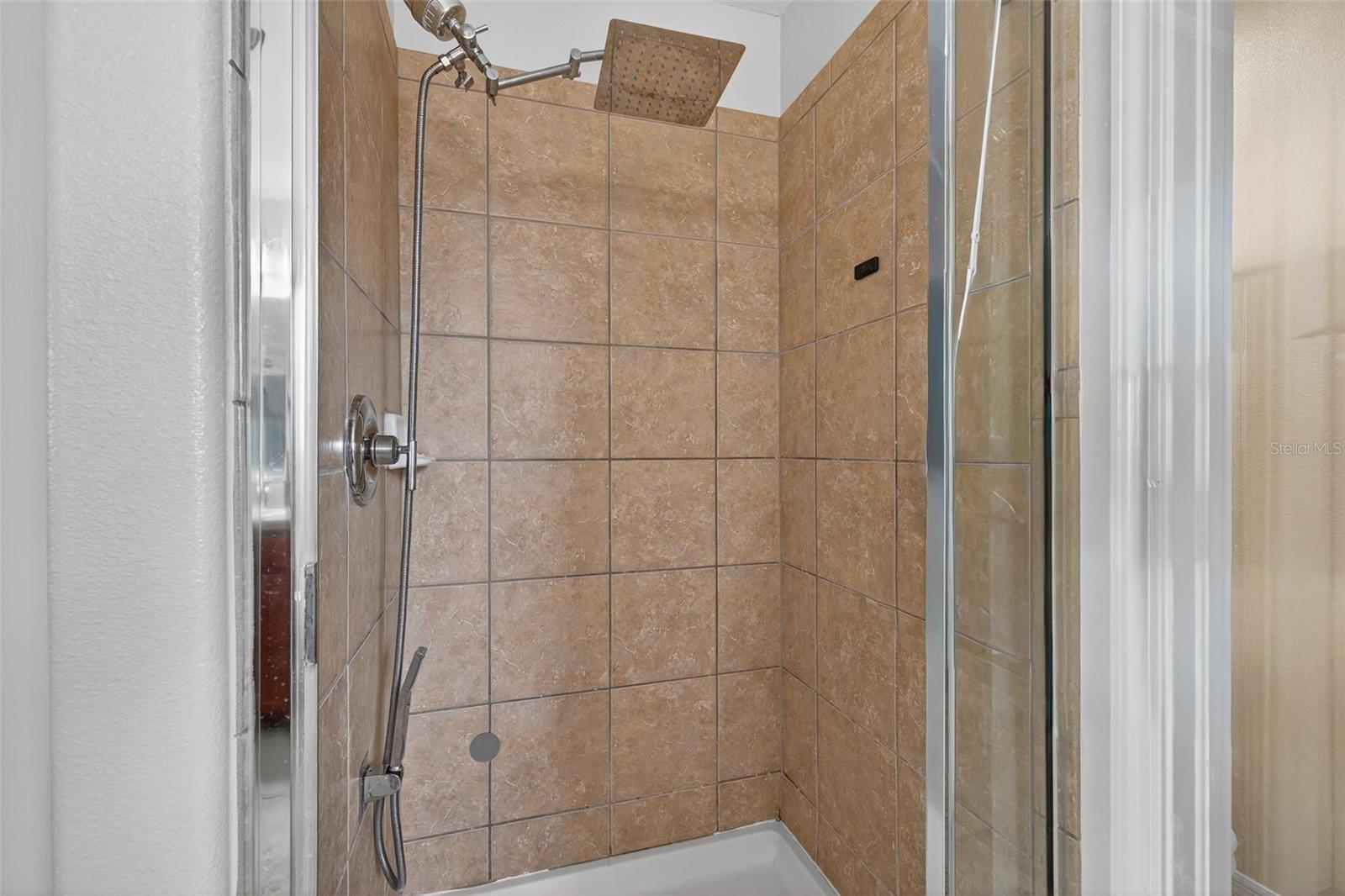 TB8423838