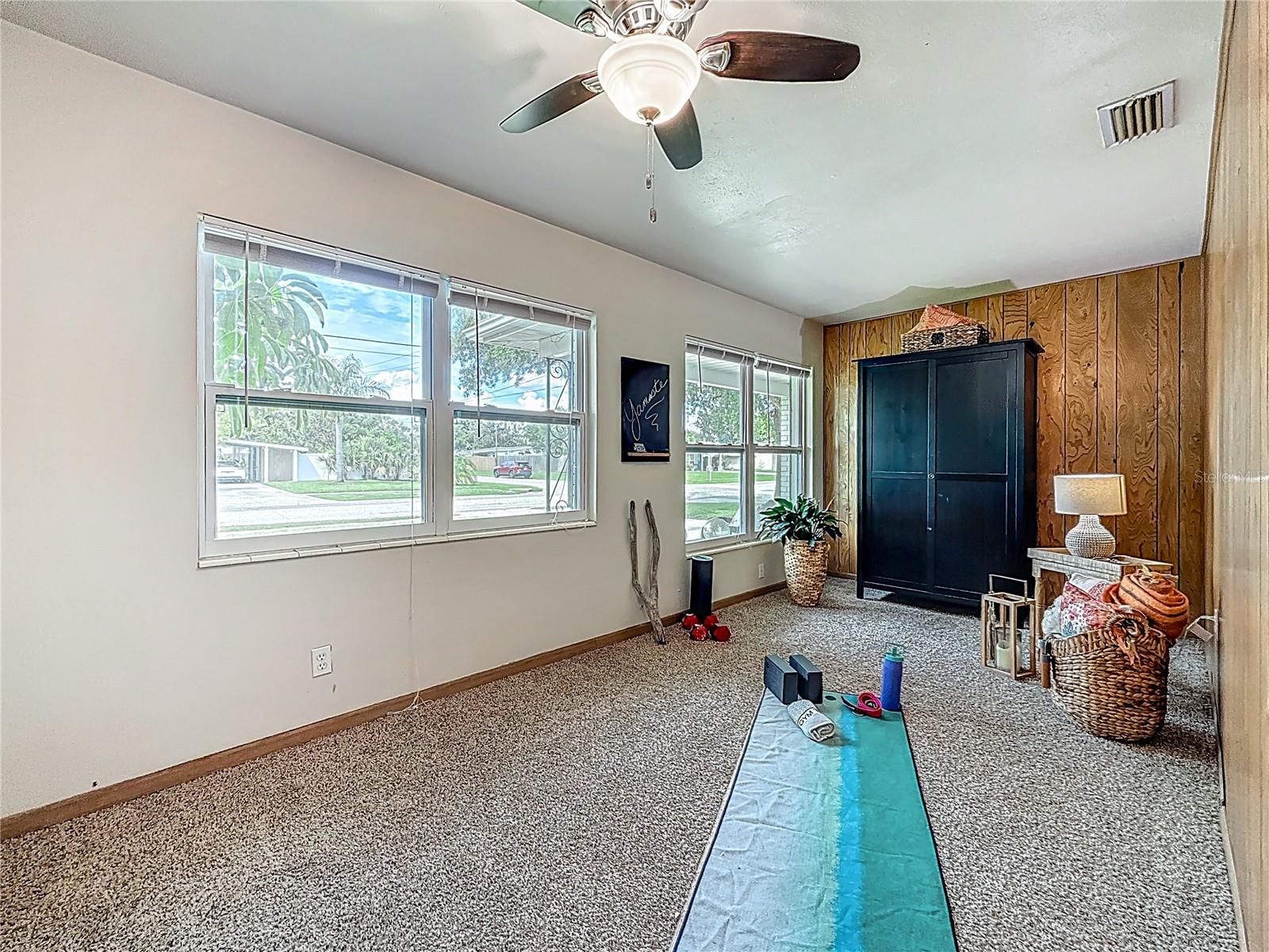 Bedroom/Office