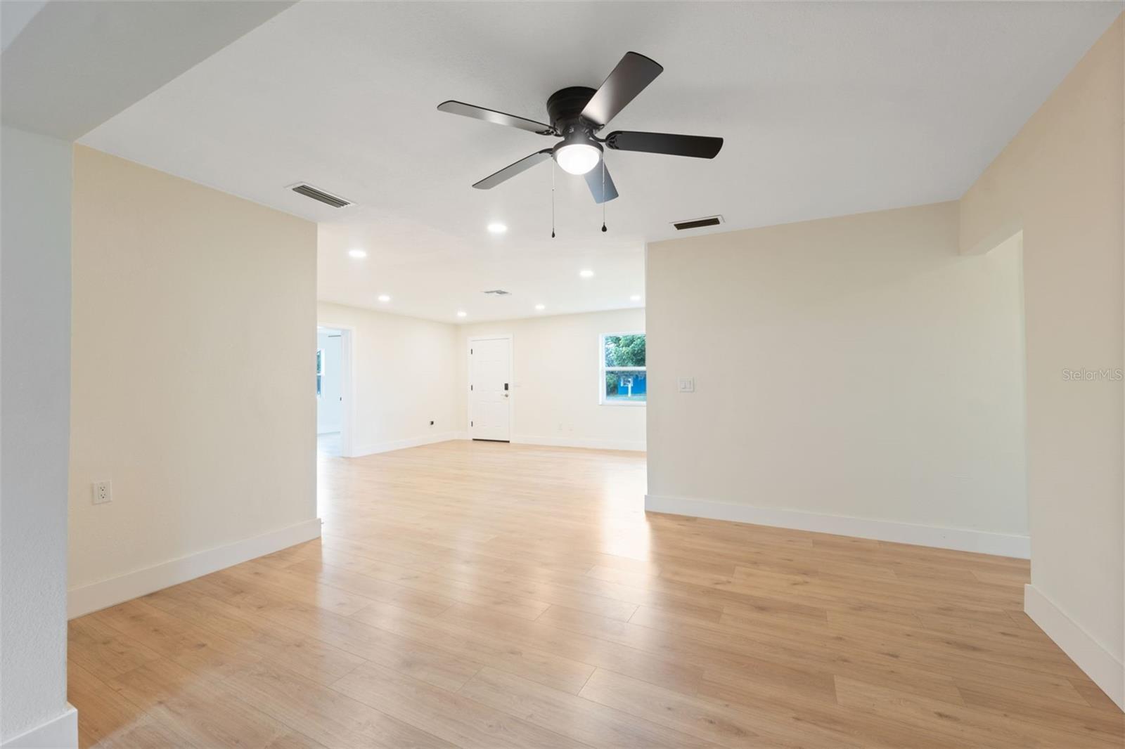 Dining / Living Room