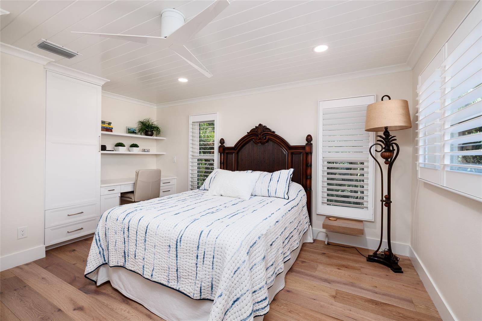 Flexible guest retreat with built-in desk/makeup table