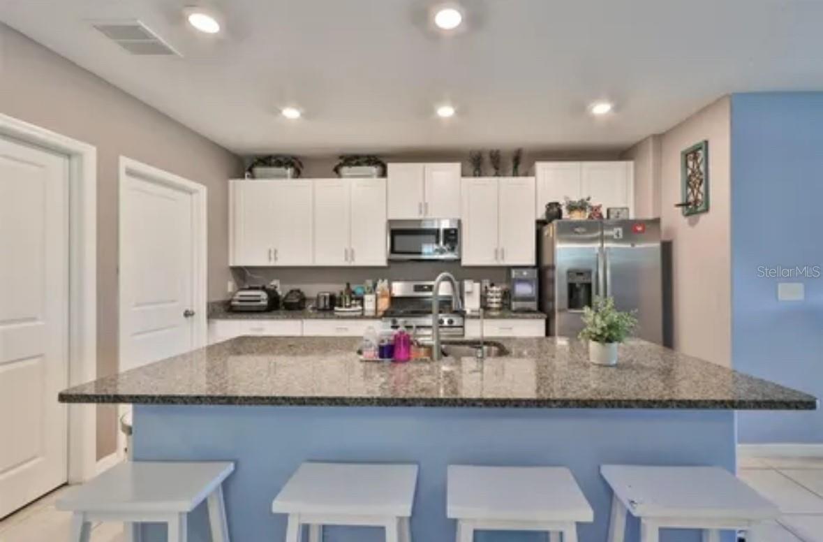BREAKFAST BAR