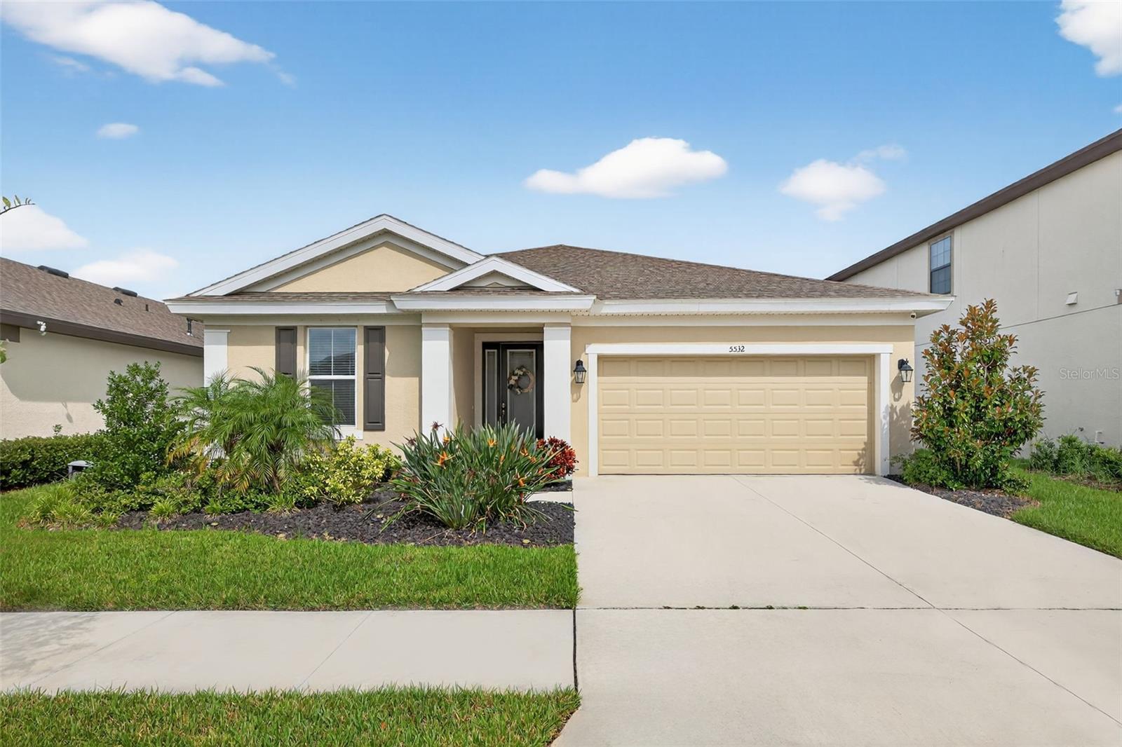 Wonderful home with long driveway!