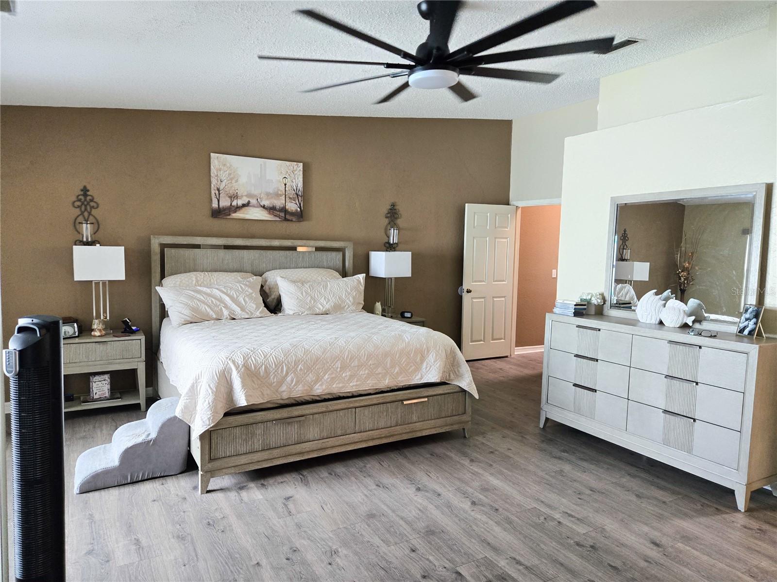 Very Spacious Primary Oasis