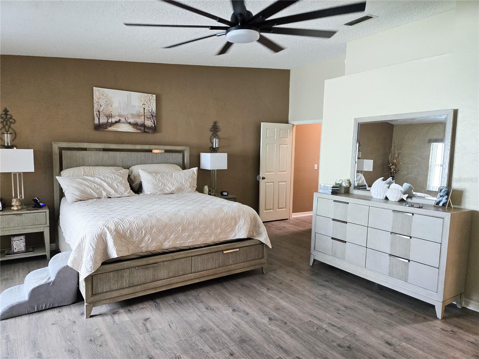 Very Spacious Primary Oasis