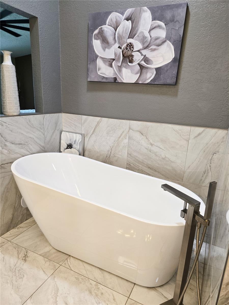 Super Soaker Tub