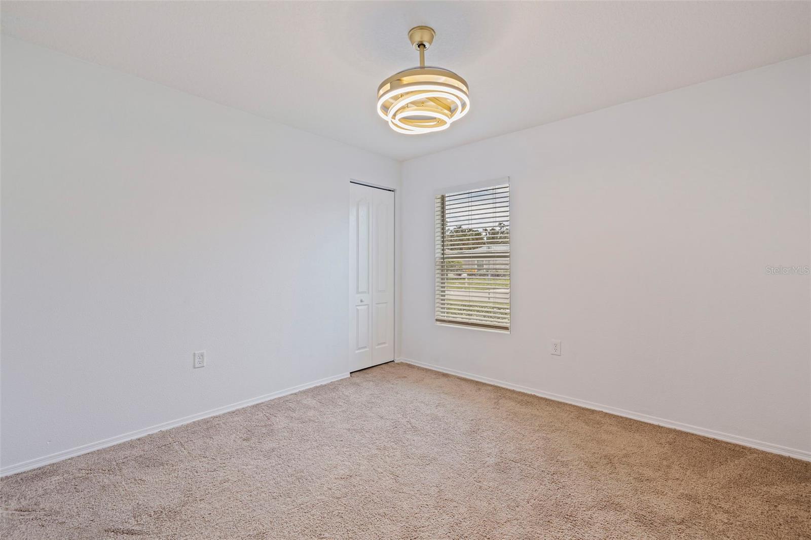 Bedroom 3 (13'11 x 10'10)