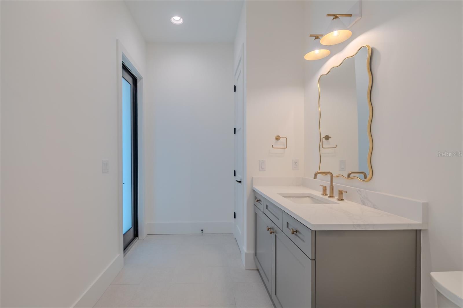 Guest bath/pool bath
