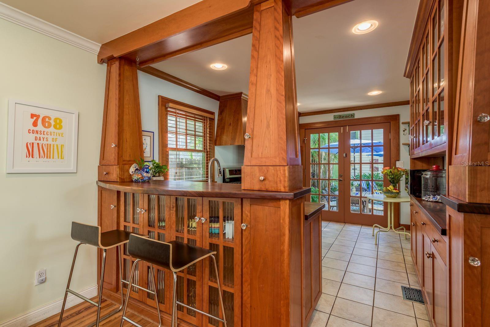KITCHEN W/ GORGEOUS CUSTOM CABINETRY (HINT, THOSE COLUMNS ARE CABINETS TOO!!)