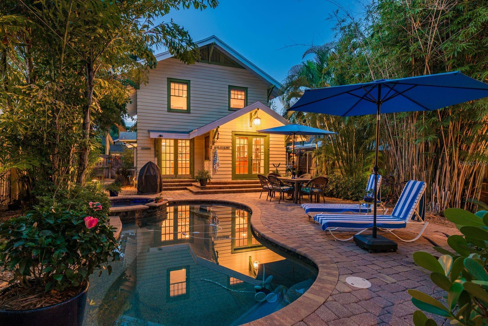 TWILIGHT POOL/SPA