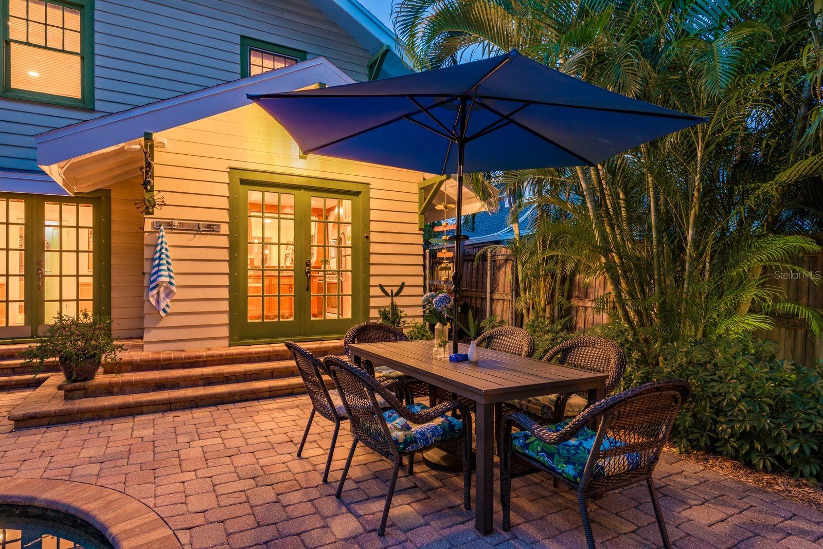 COURTYARD DINING