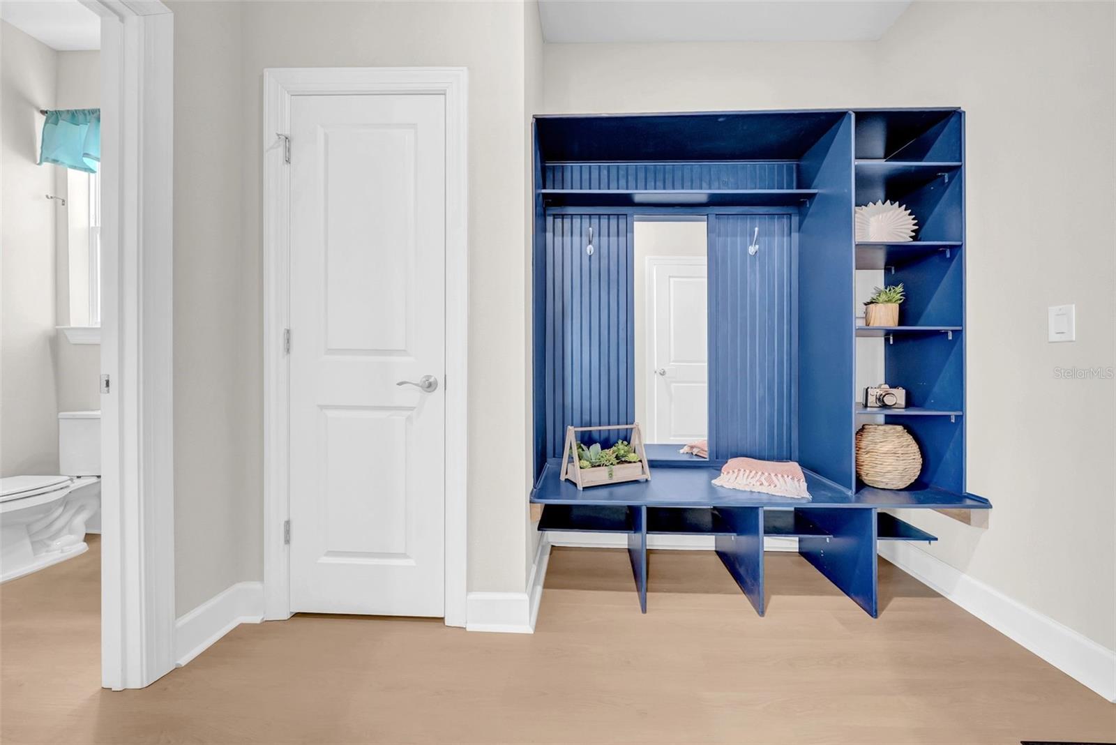 Drop zone to keep you organized.