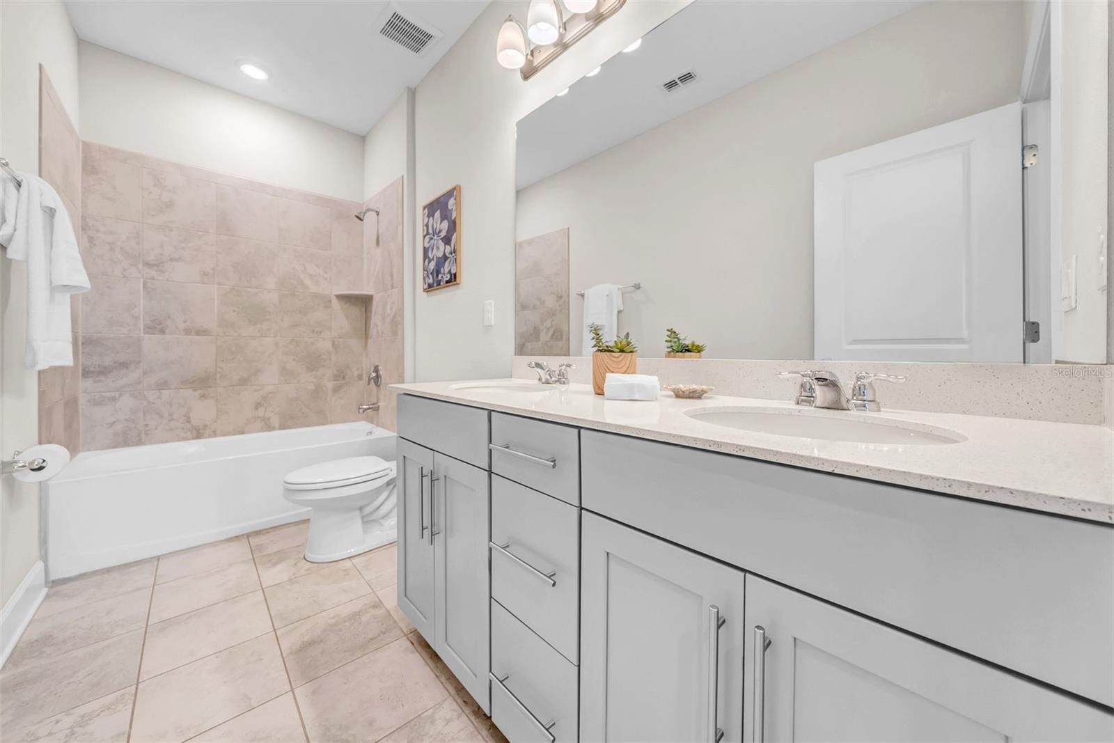 2nd floor Full Bathroom