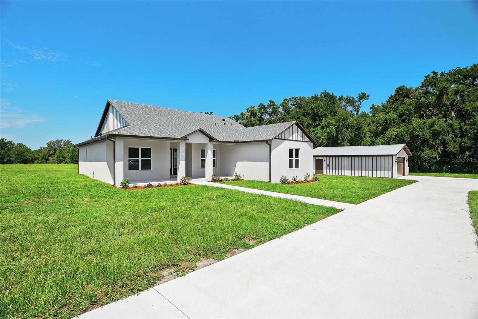 front of home with driveway