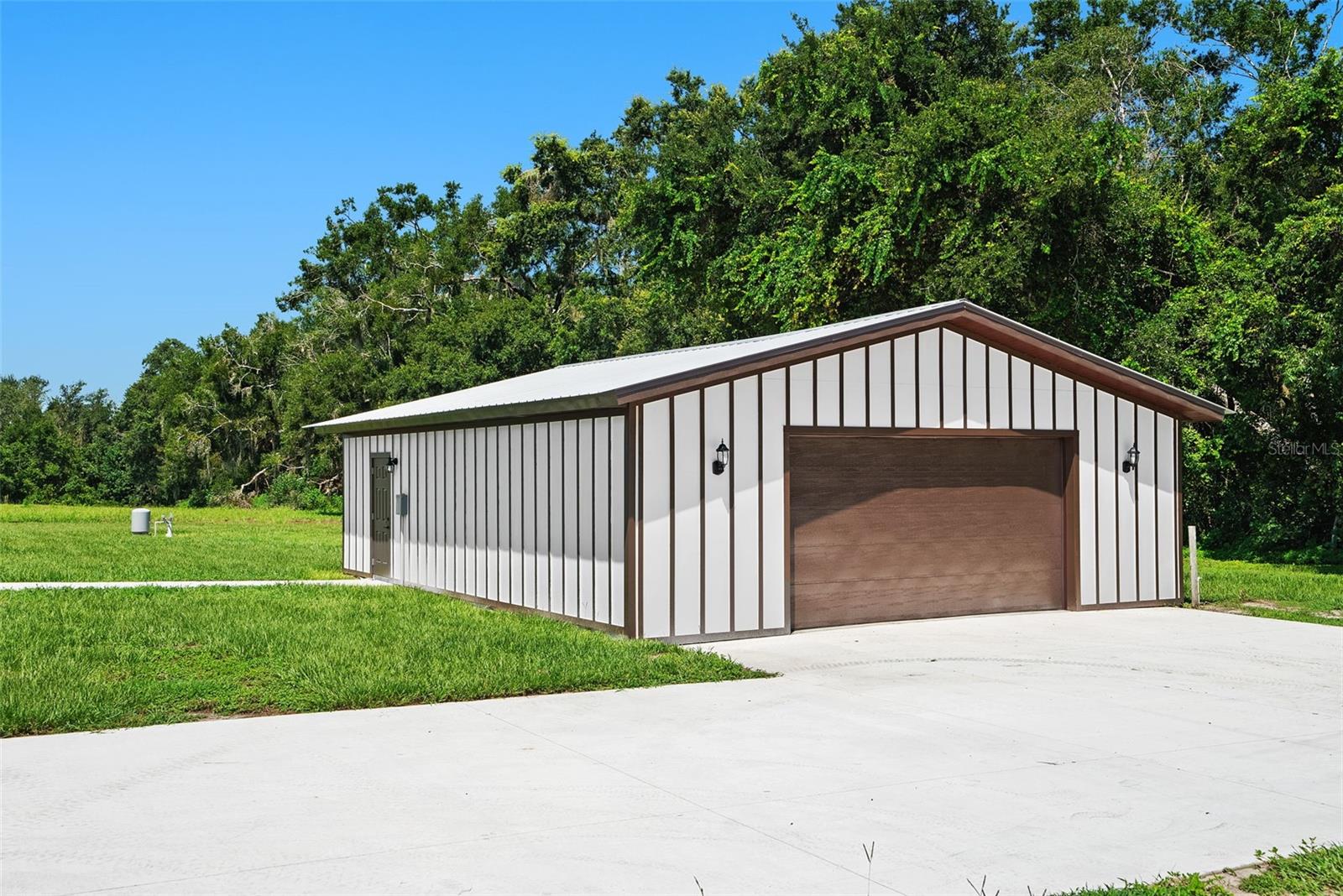 enclosed pole barn