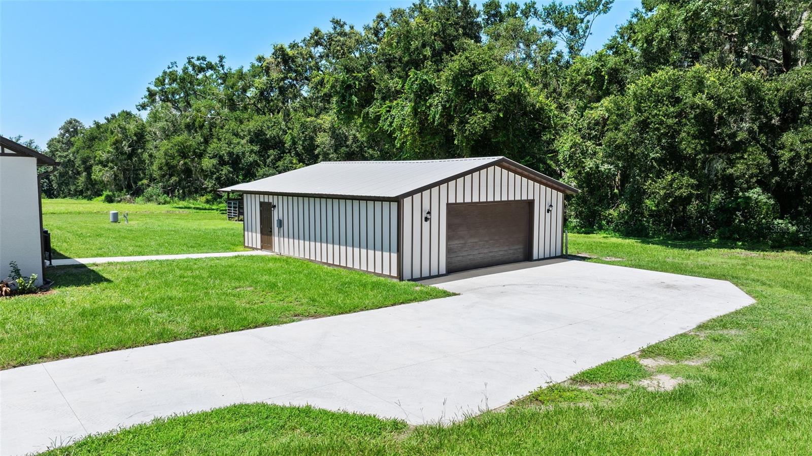 enclosed pole barn