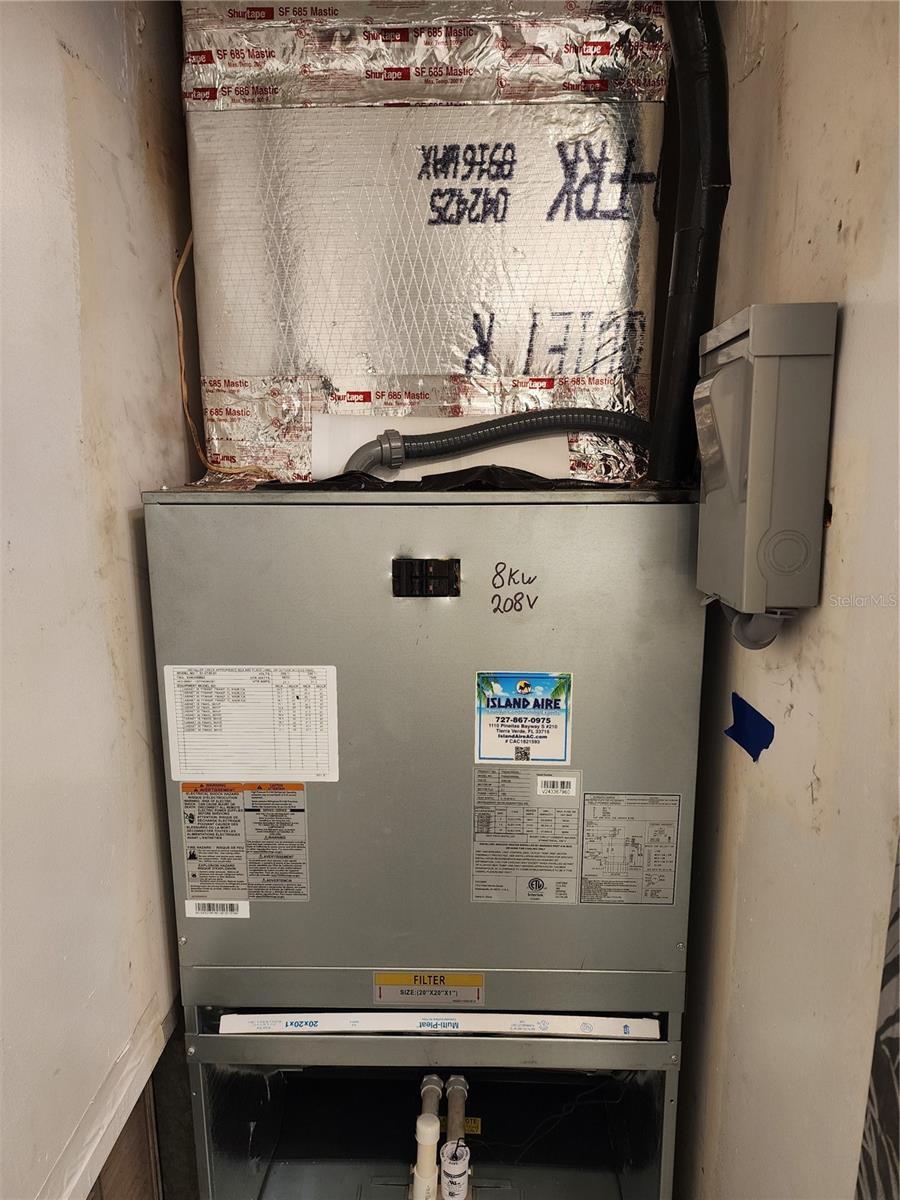 TB8424095