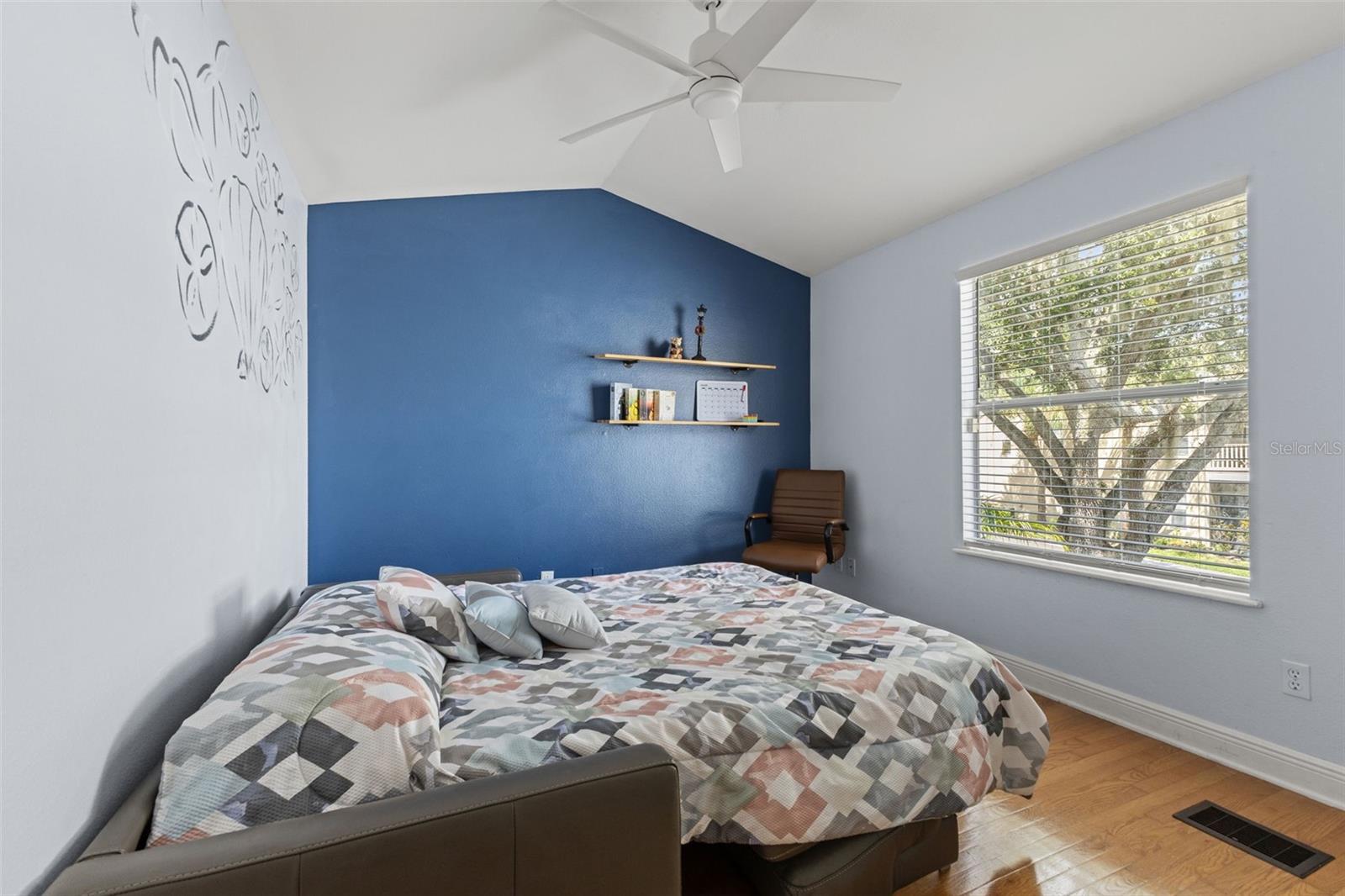 2nd bedroom