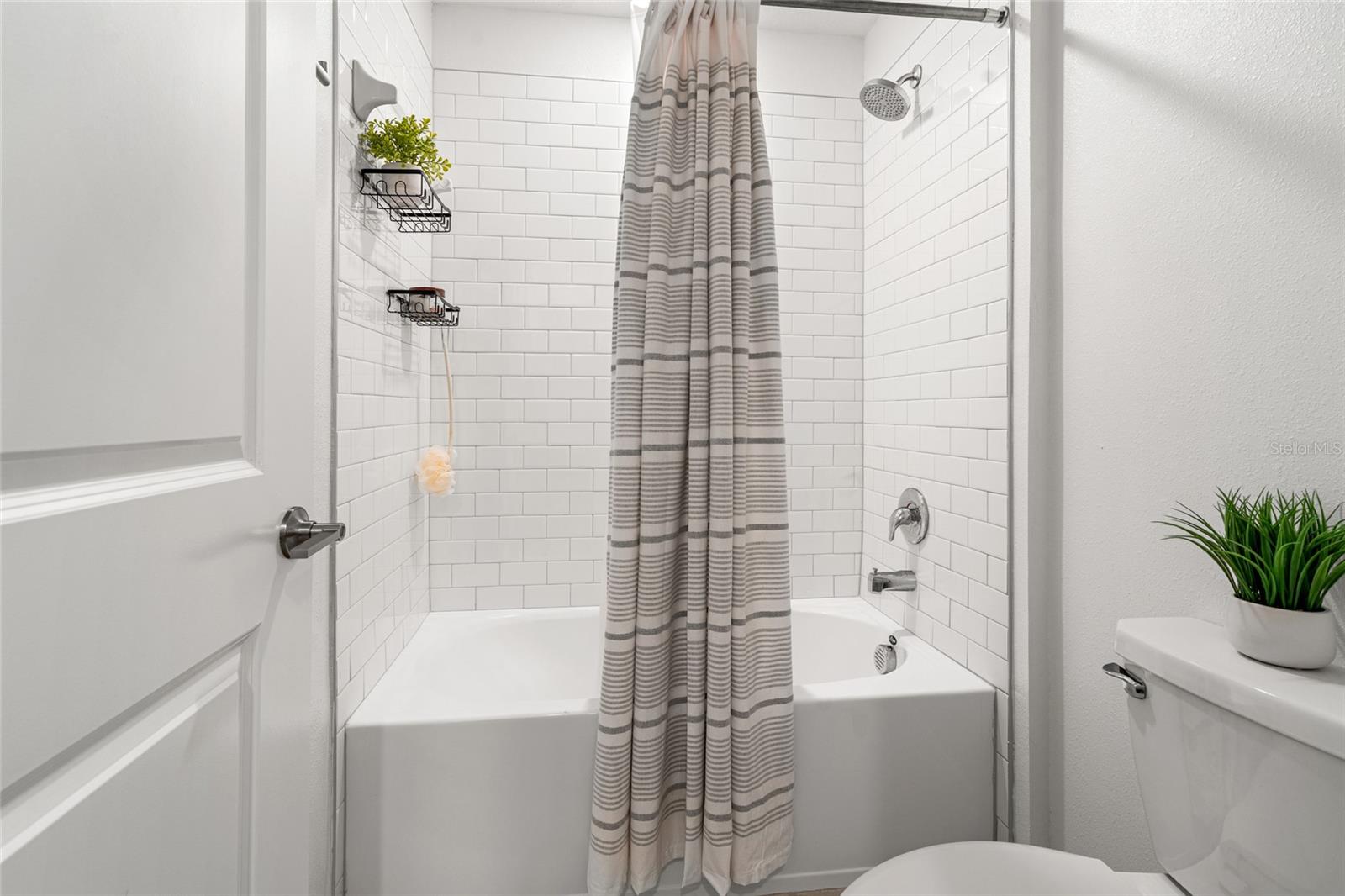 Bathroom 2 Tub/Shower