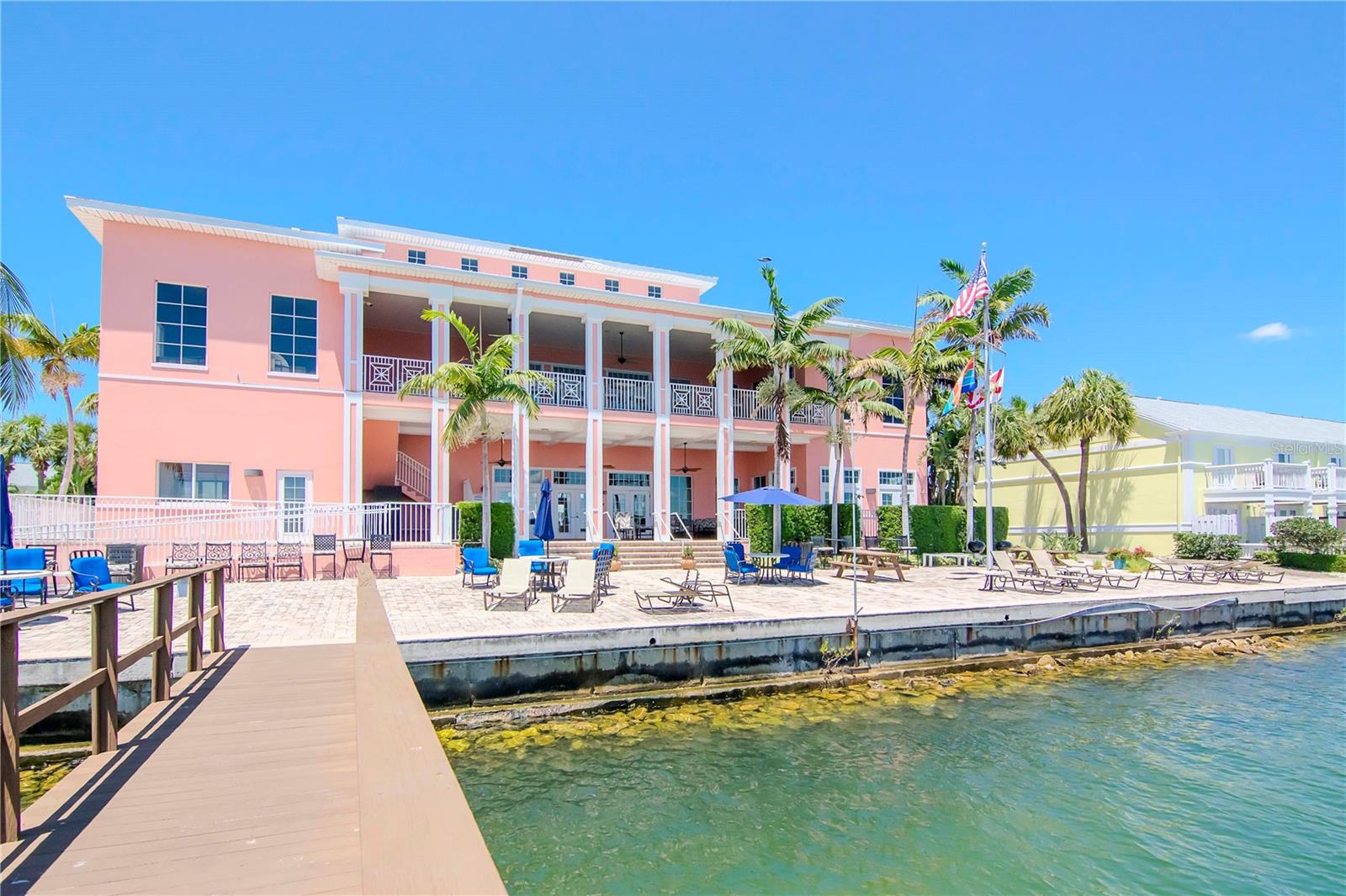 CLUBHOUSE AND FISHING PEER