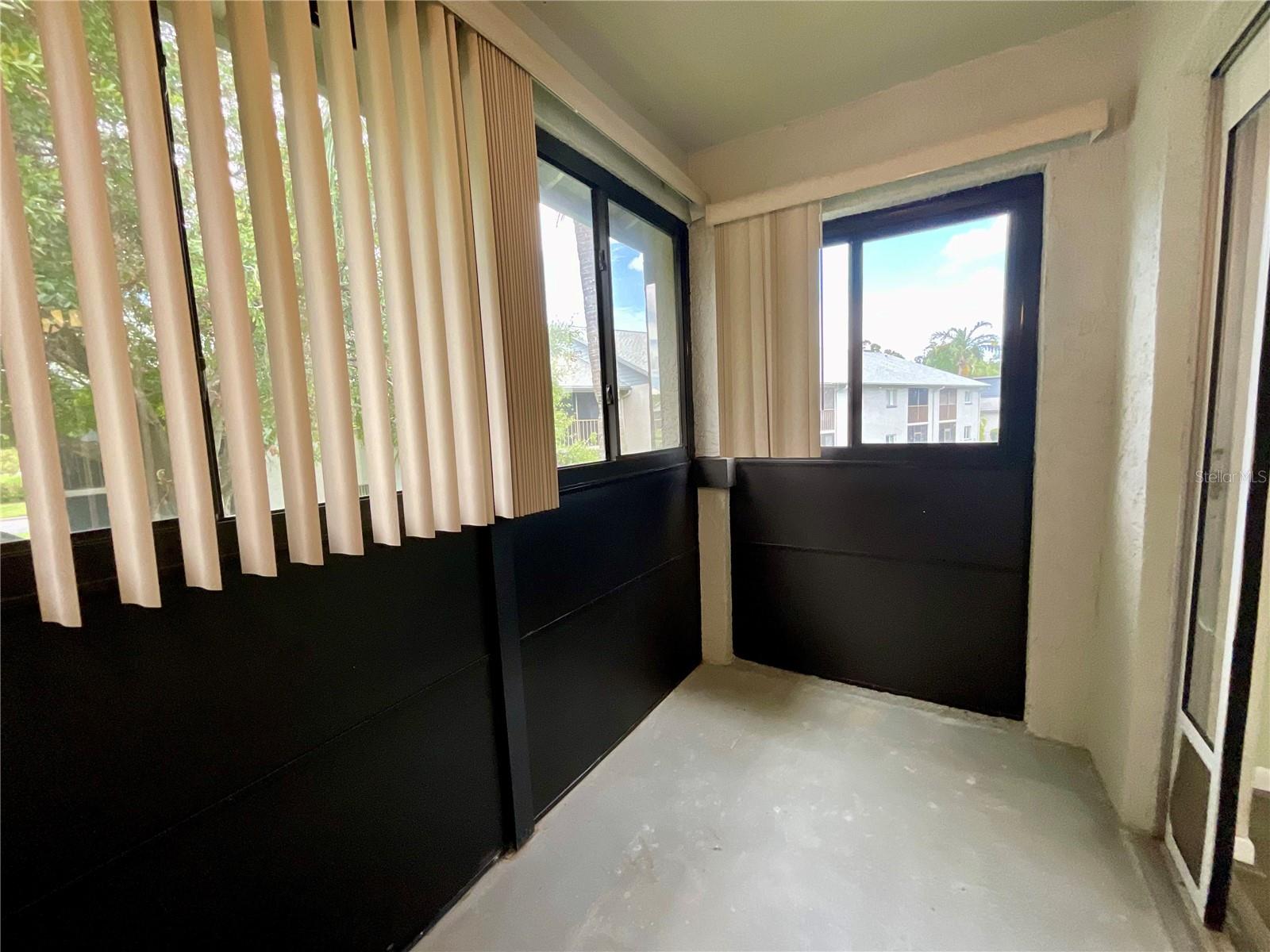 11-Front Lanai