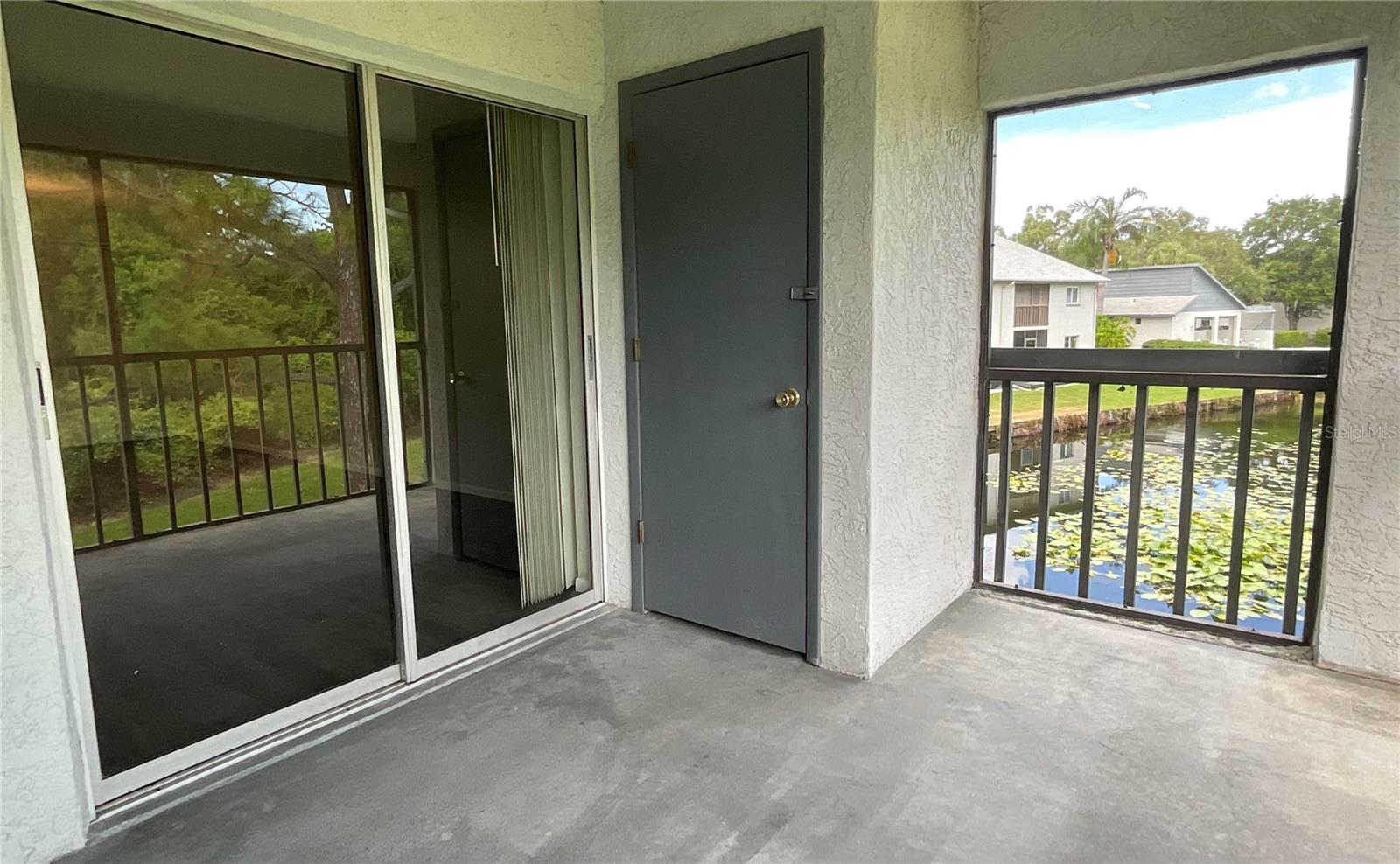 17-Balcony storage