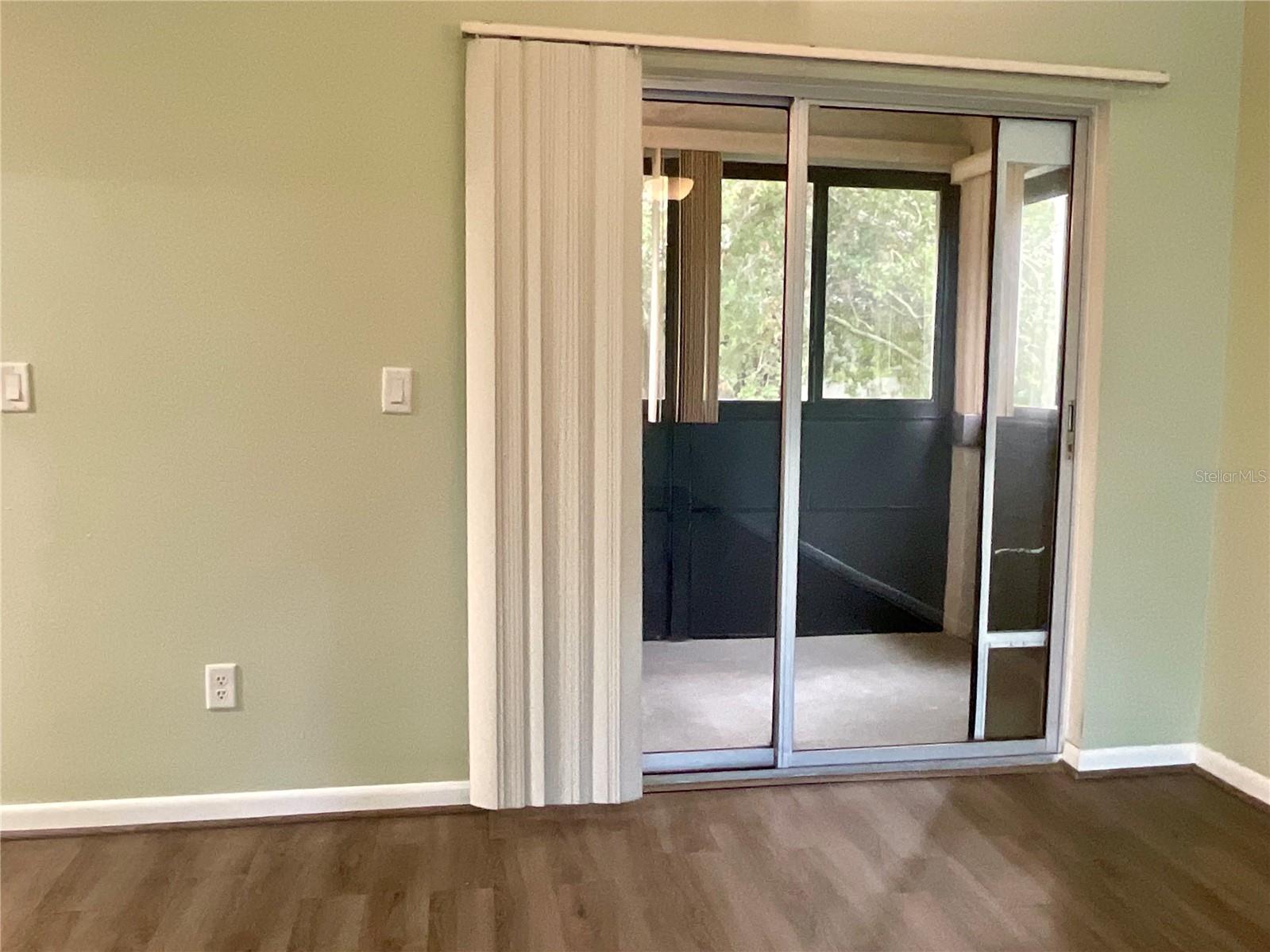 10-Slider to front lanai
