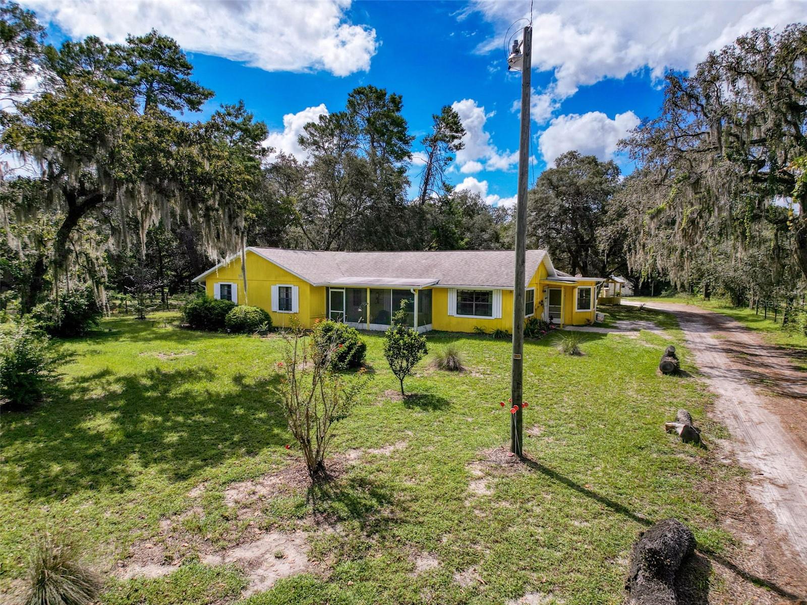 Gorgeous home on 1 acre mol