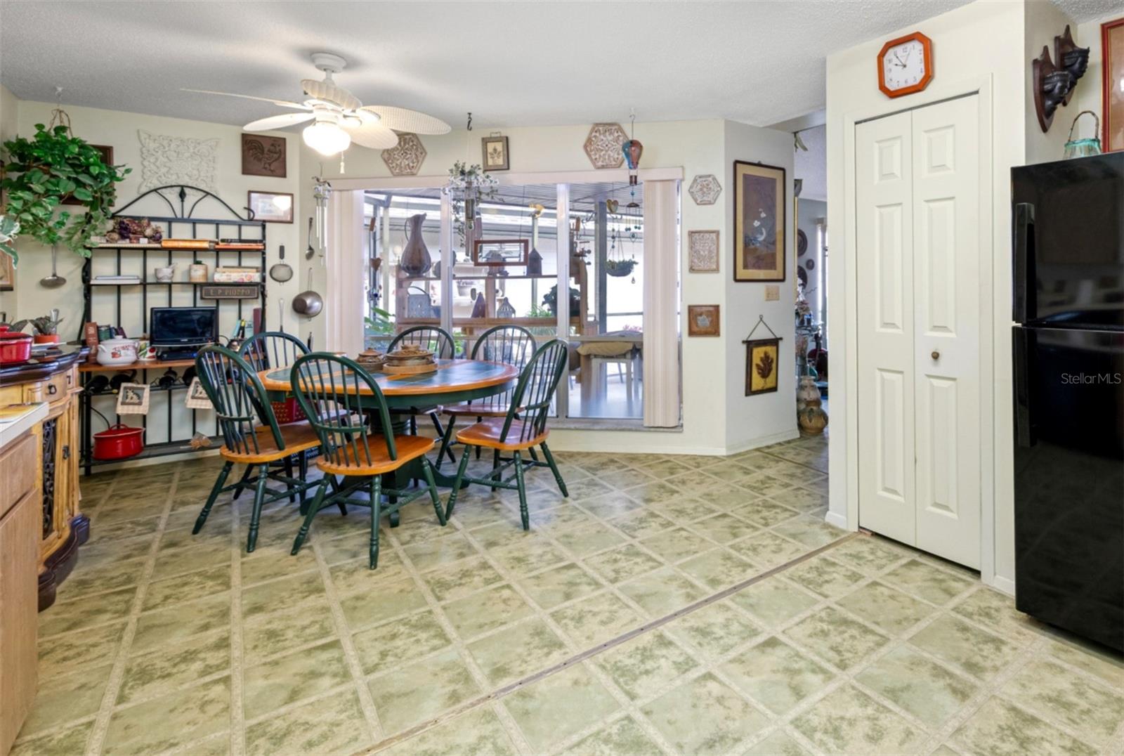Kitchen, pantry and breakfast nook