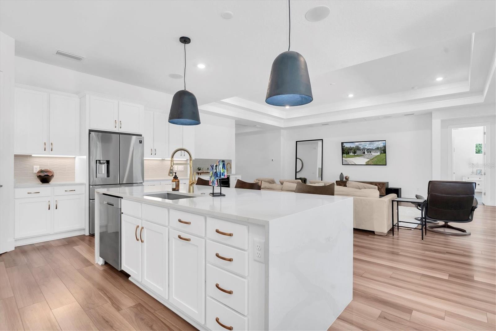 OPEN FLOOR PLAN