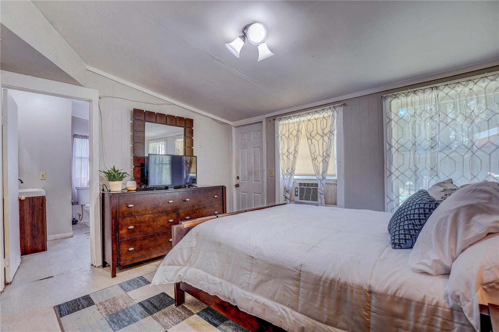 Primary Bedroom w/Private Entrance