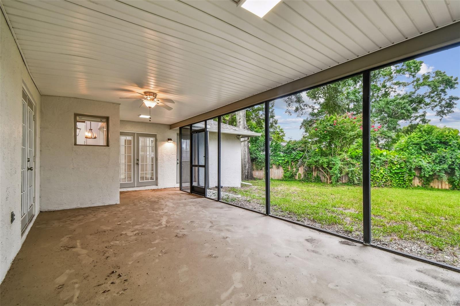 Covered & Screened back patio