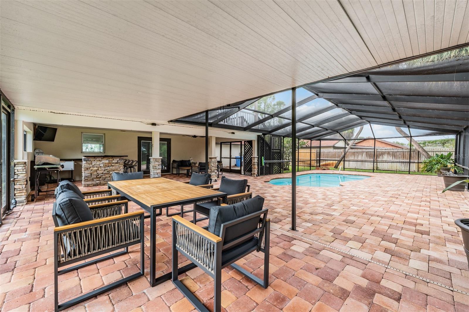 Screen porch