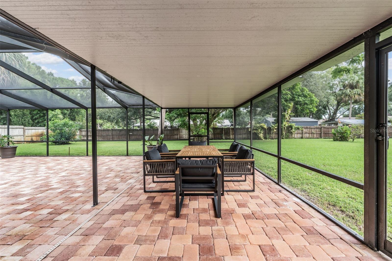 Screen porch