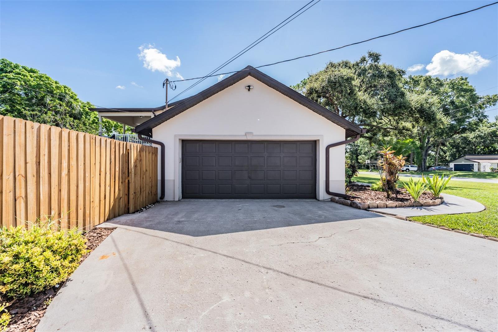 Garage/Side