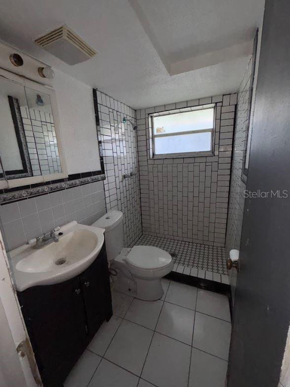 TB8424500